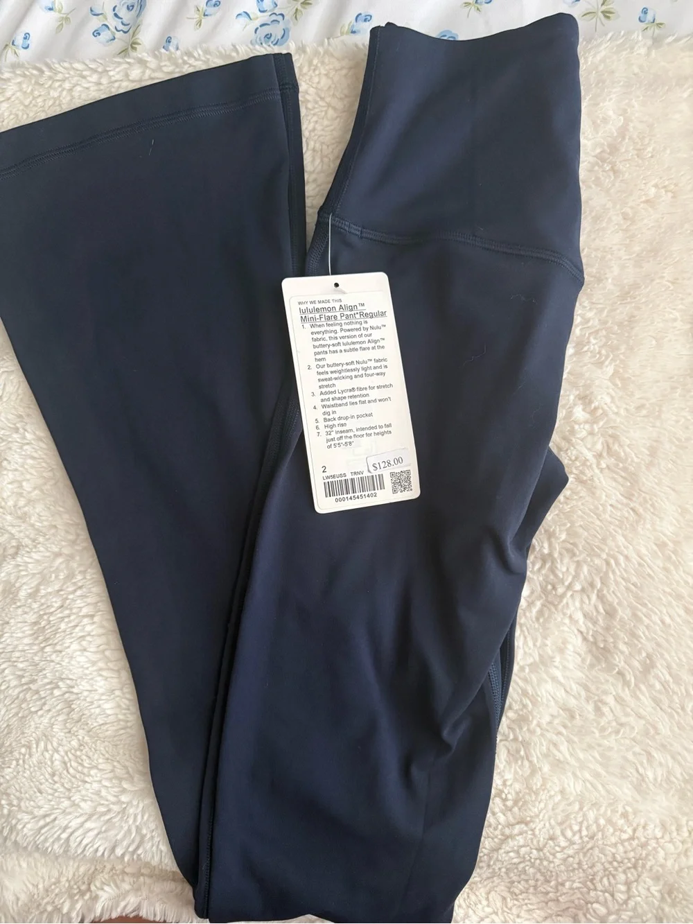 lululemon athletica navy blue workout leggings with size tag